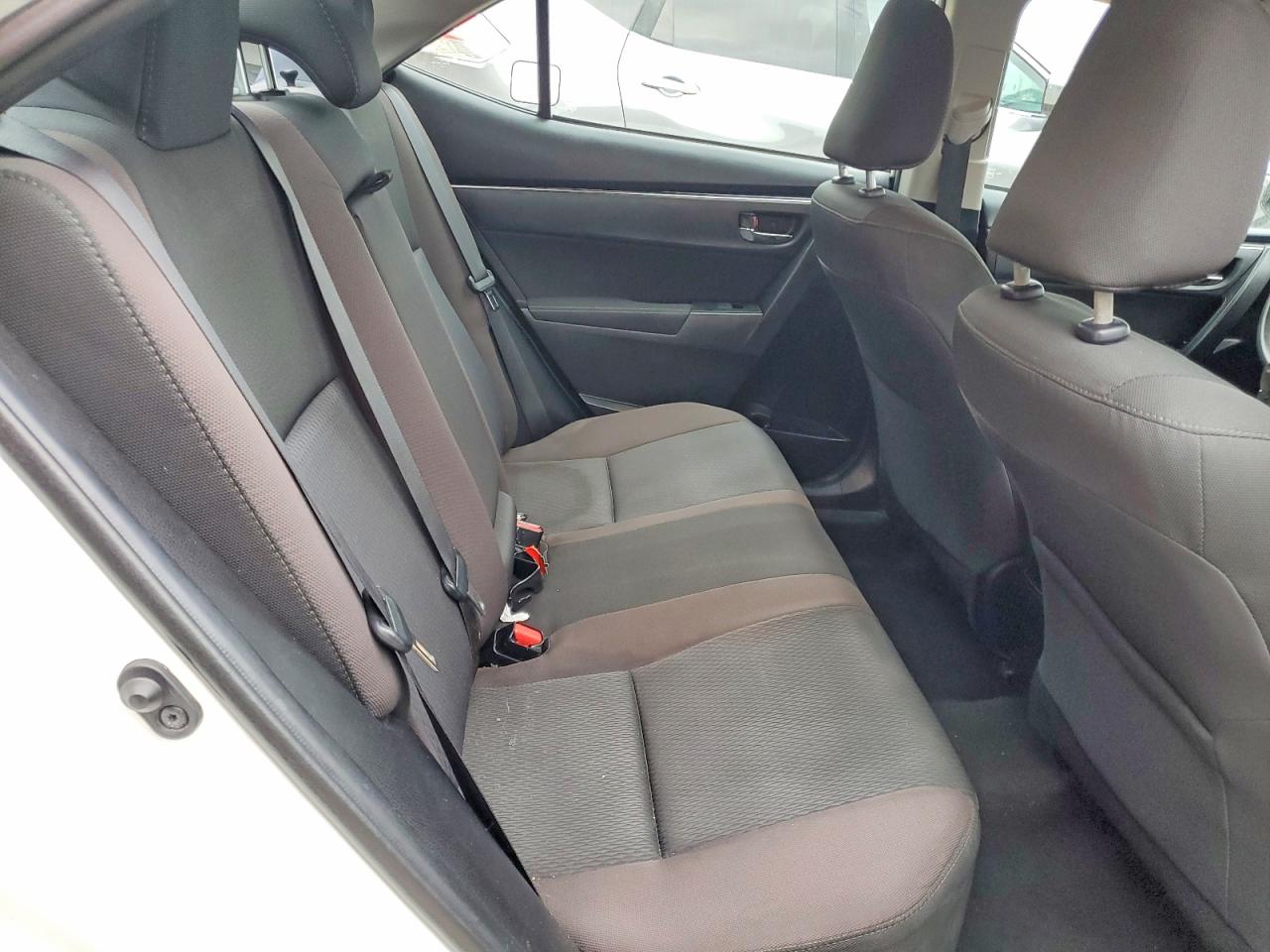 2019 TOYOTA COROLLA L photo 19