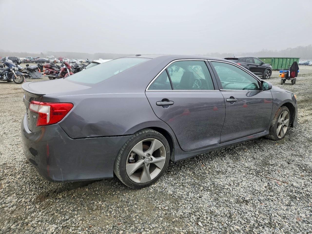 2012 TOYOTA CAMRY SE photo 3