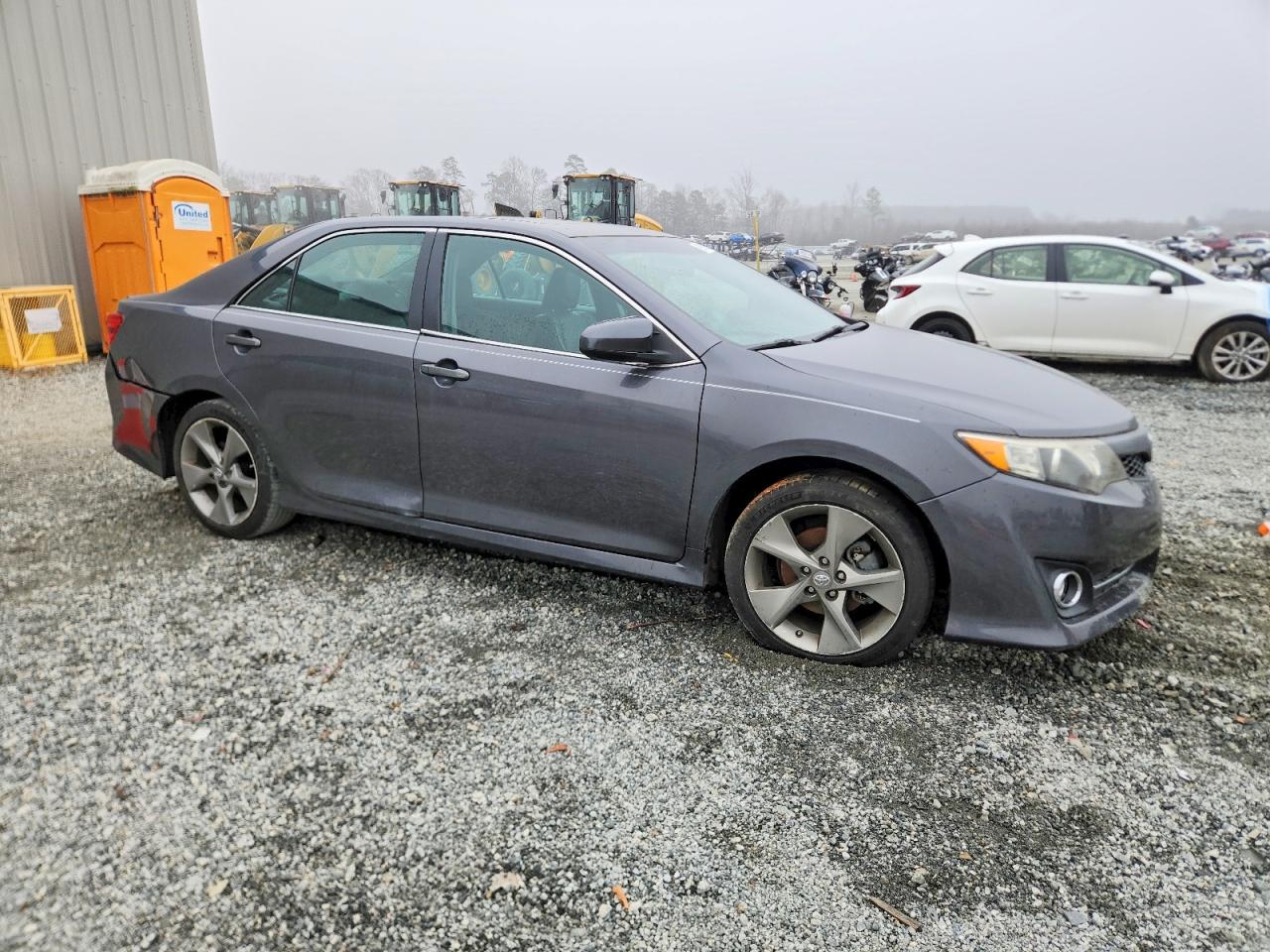 2012 TOYOTA CAMRY SE photo 4