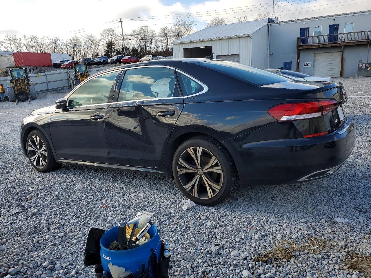2021 VOLKSWAGEN PASSAT SE photo 2