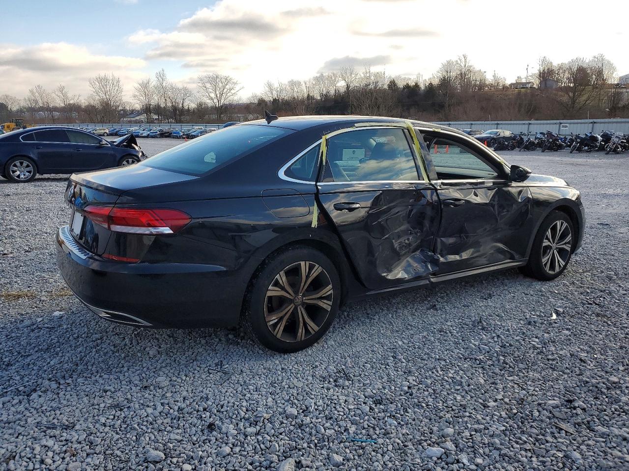 2021 VOLKSWAGEN PASSAT SE photo 3