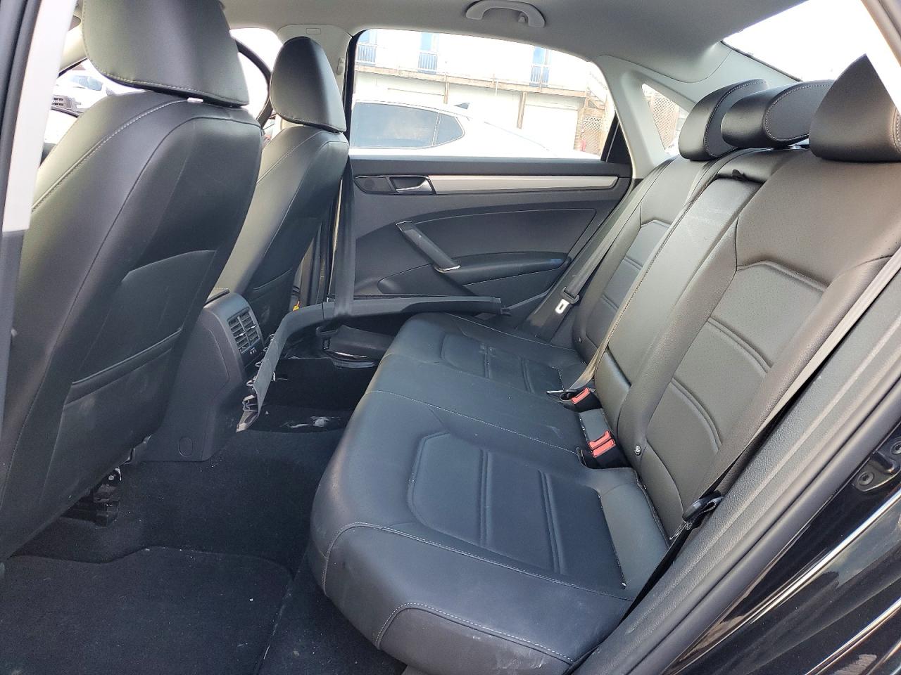2021 VOLKSWAGEN PASSAT SE photo 10