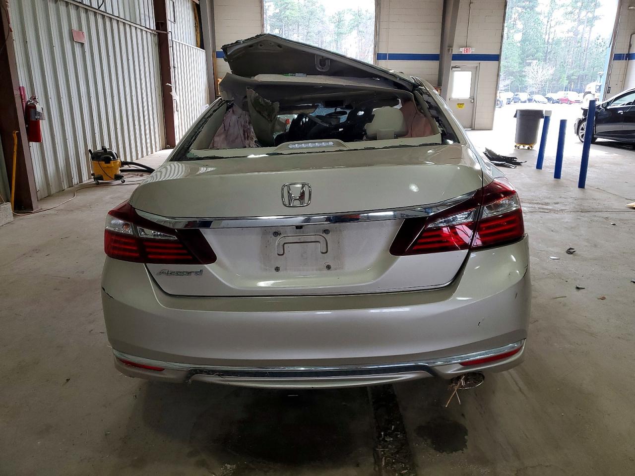 2016 HONDA ACCORD EX photo 16