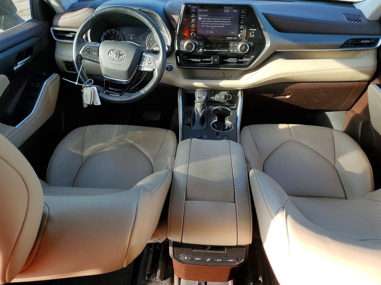 2021 TOYOTA HIGHLANDER XLE photo 8