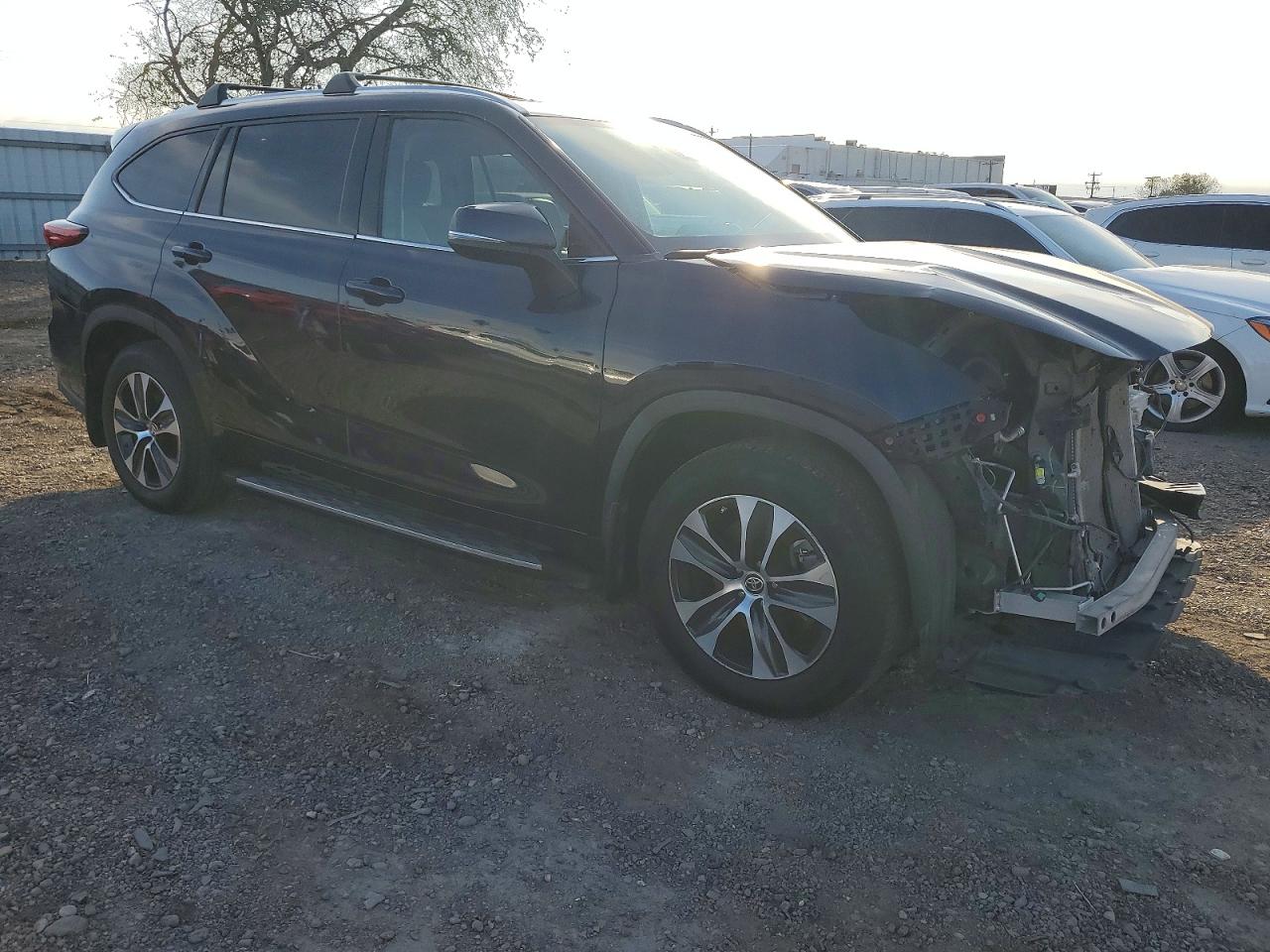 2021 TOYOTA HIGHLANDER XLE photo 4
