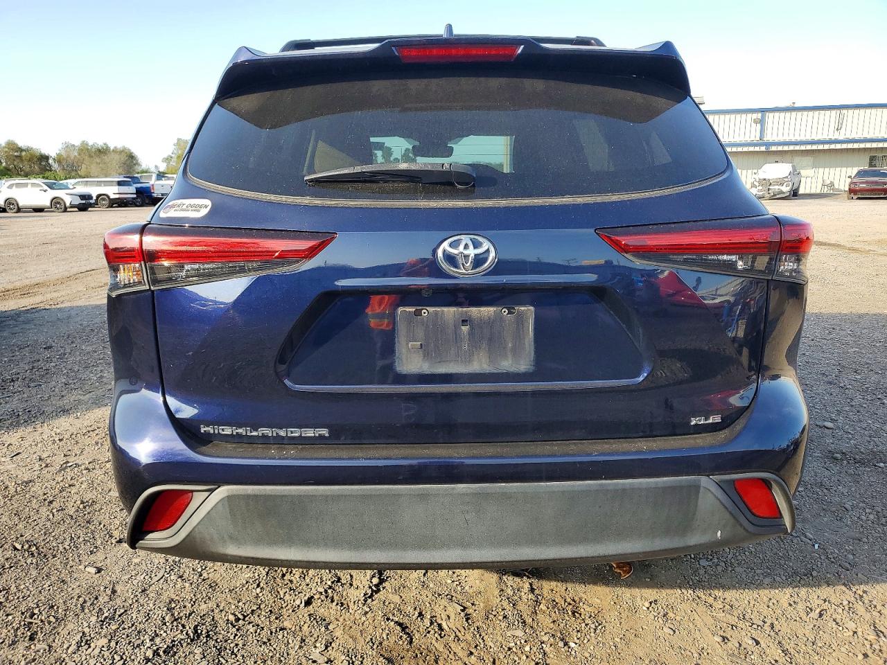2021 TOYOTA HIGHLANDER XLE photo 6