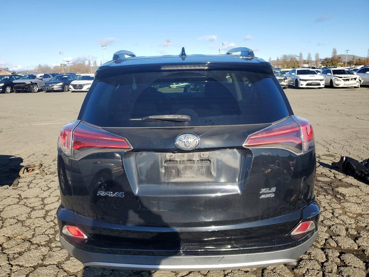 2016 TOYOTA RAV4 XLE photo 6