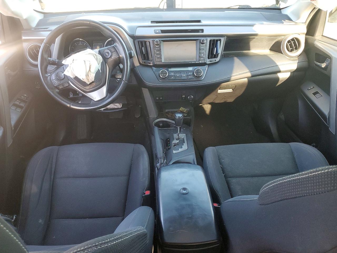 2016 TOYOTA RAV4 XLE photo 8
