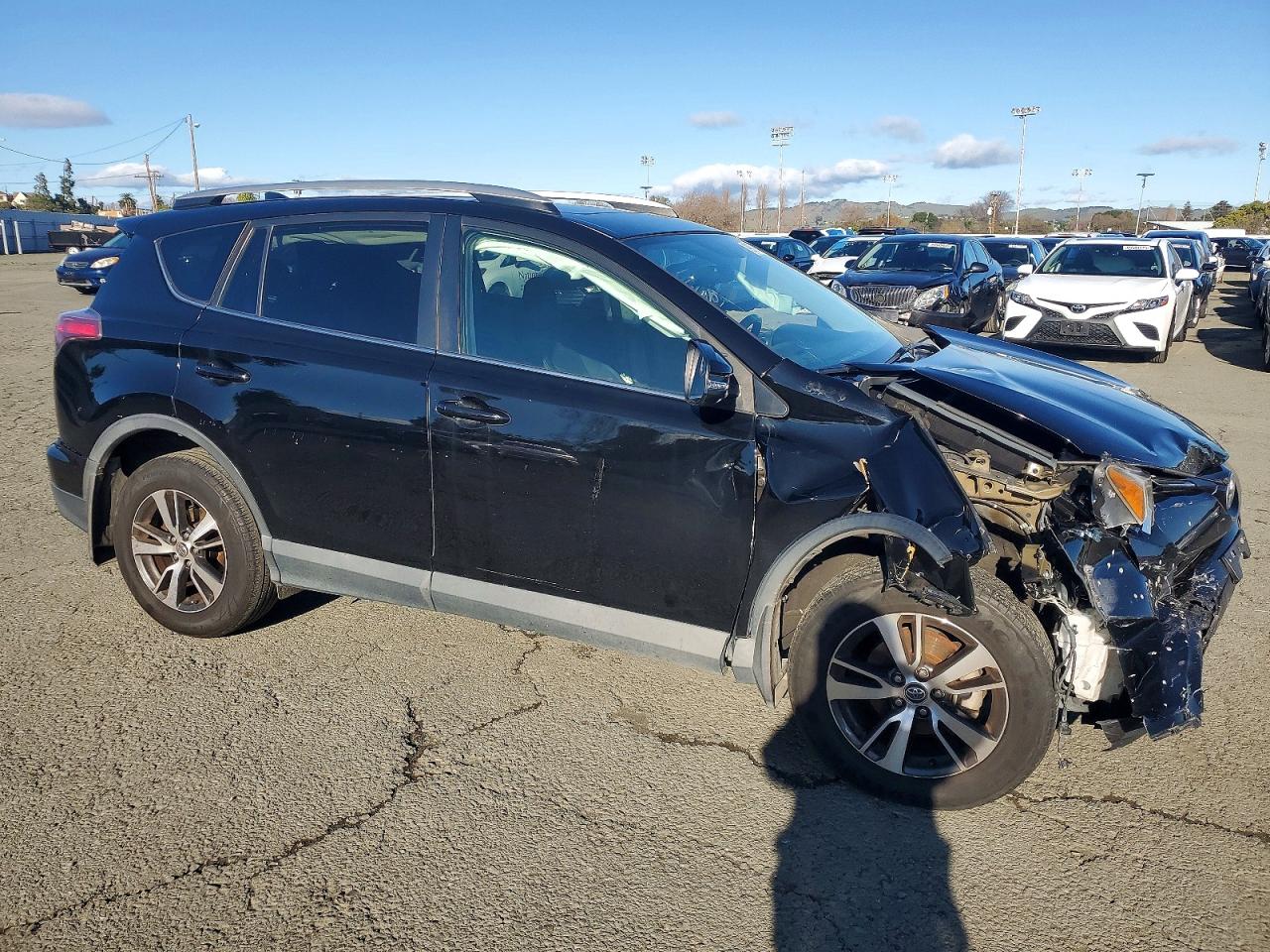 2016 TOYOTA RAV4 XLE photo 4