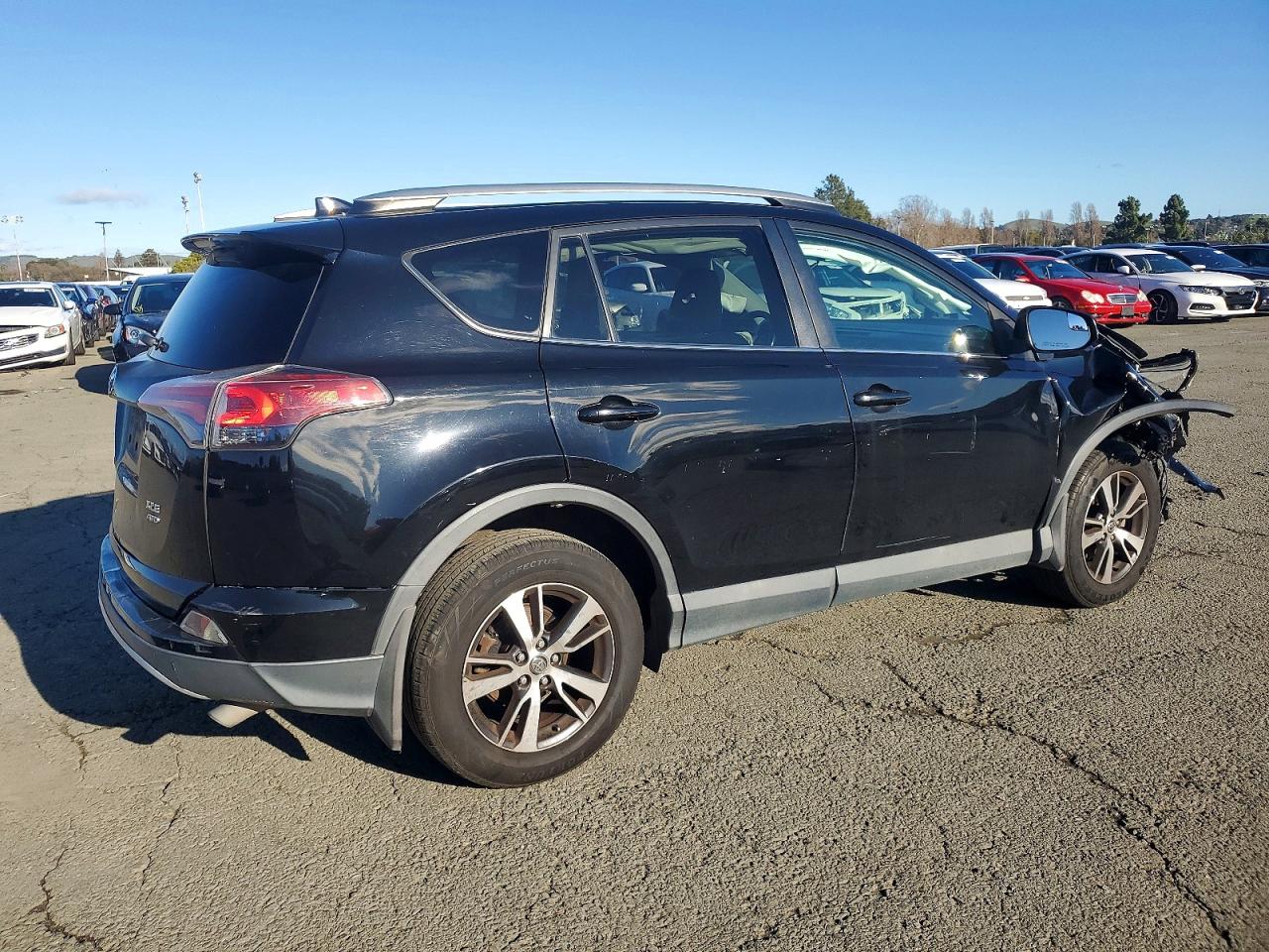 2016 TOYOTA RAV4 XLE photo 3