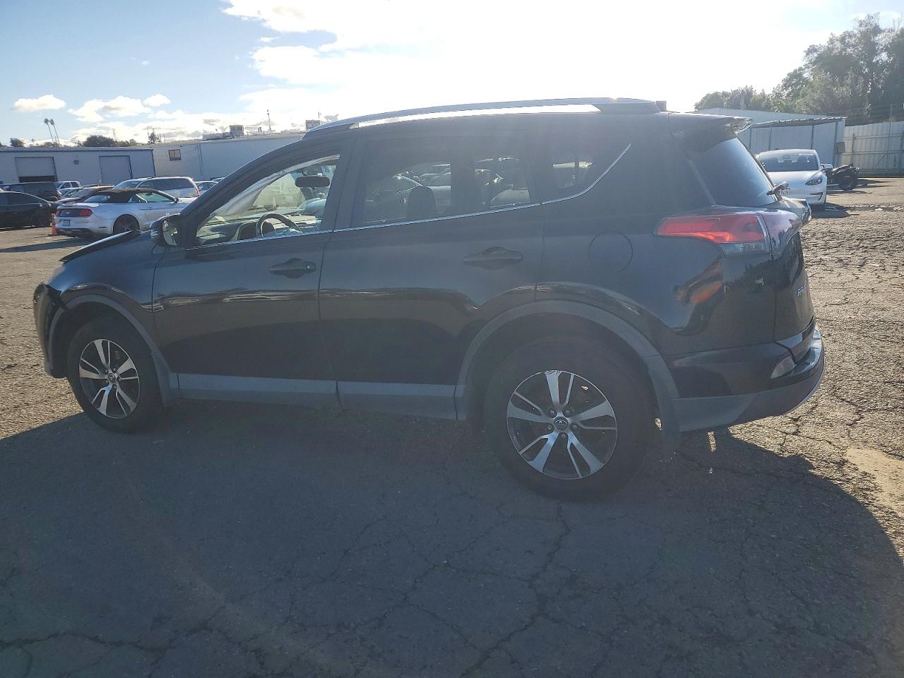 2016 TOYOTA RAV4 XLE photo 2