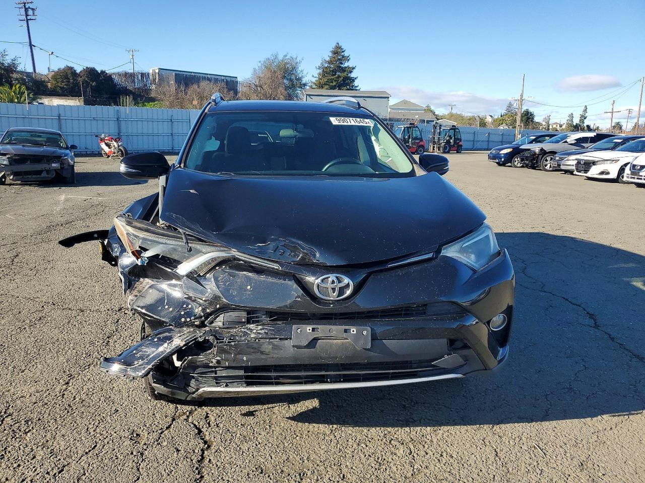 2016 TOYOTA RAV4 XLE photo 5