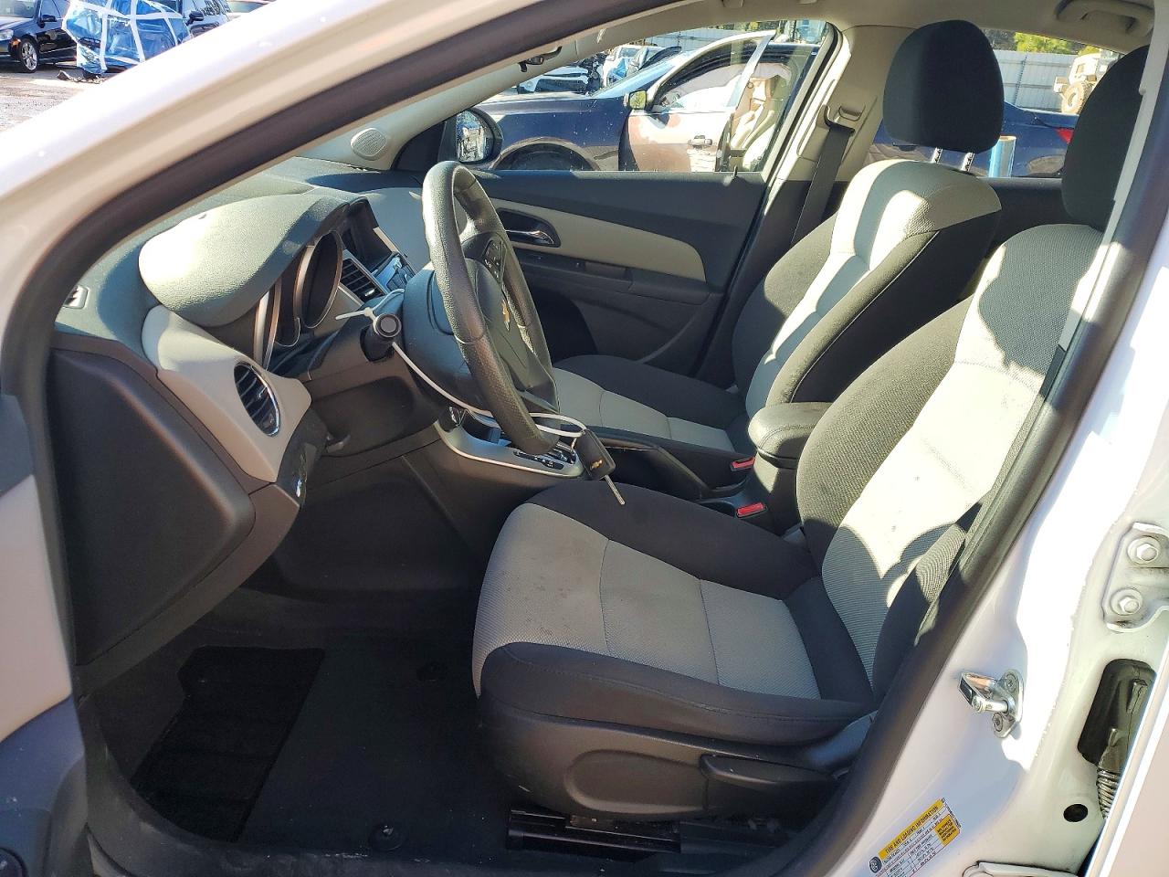2015 CHEVROLET CRUZE LS photo 13