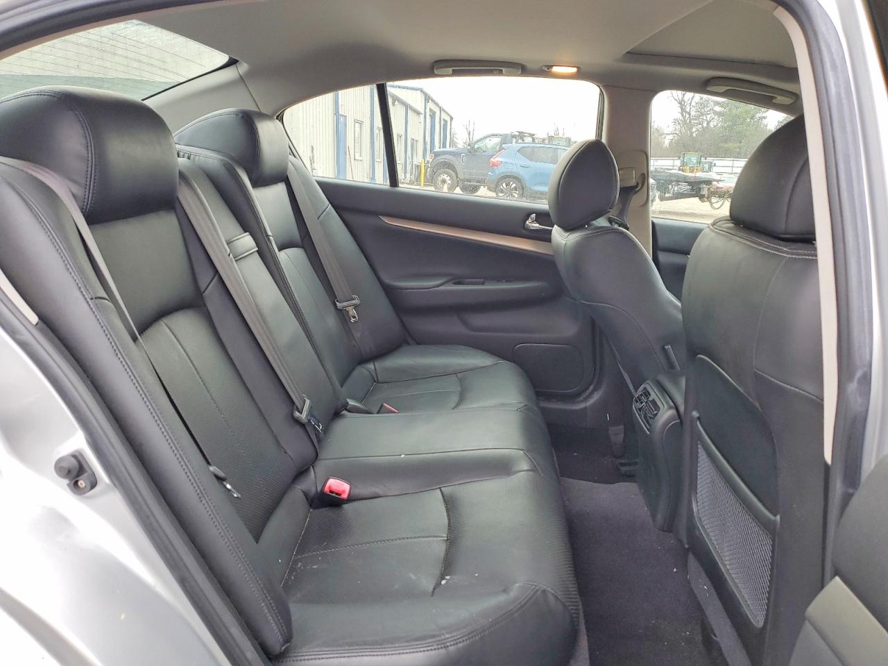 2010 INFINITI G37 photo 10