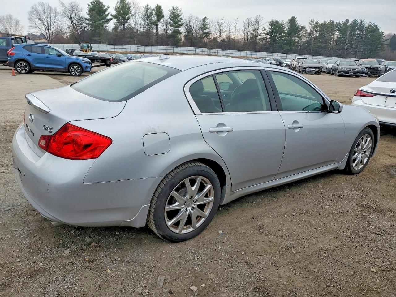 2010 INFINITI G37 photo 3