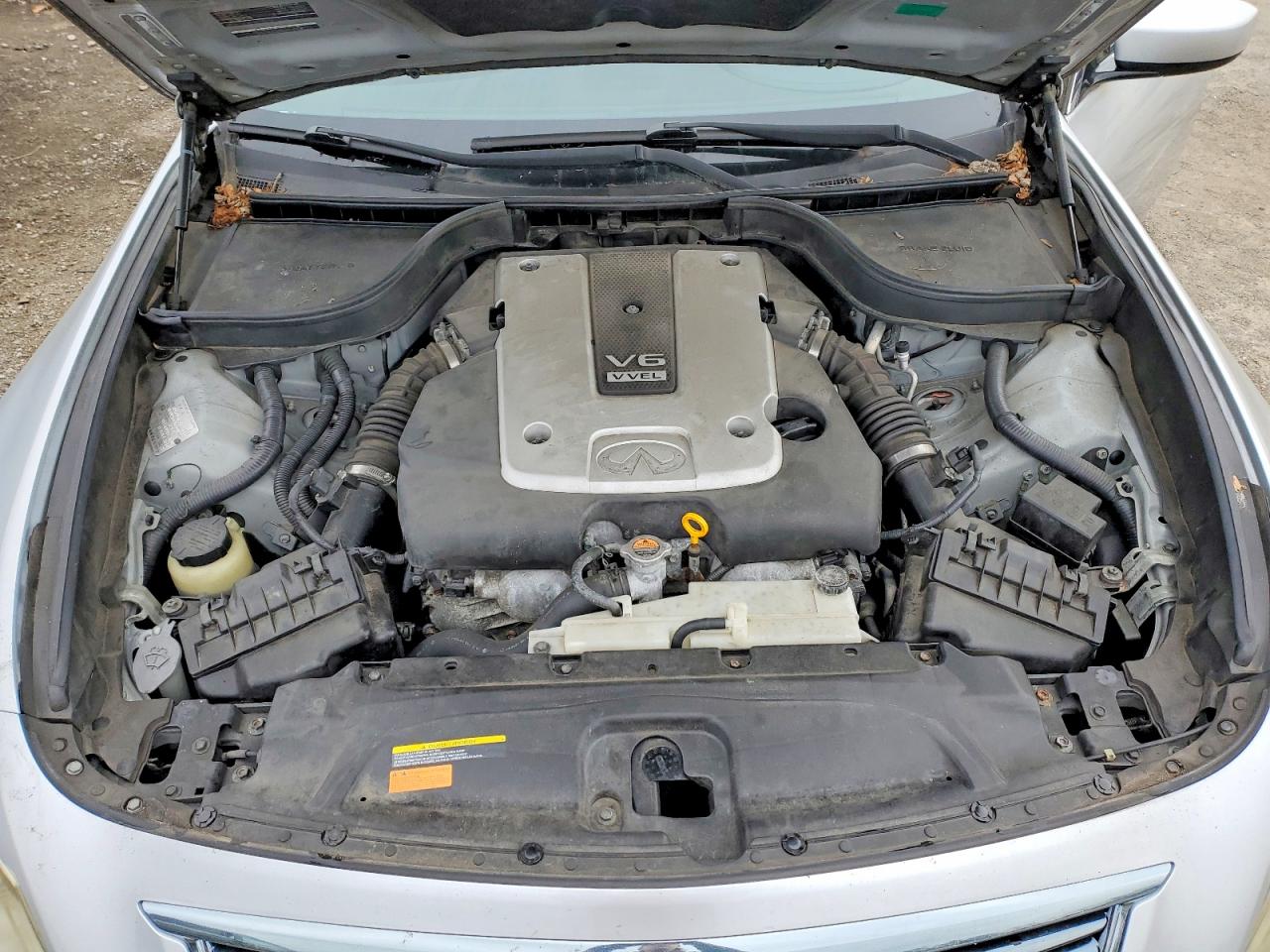 2010 INFINITI G37 photo 11