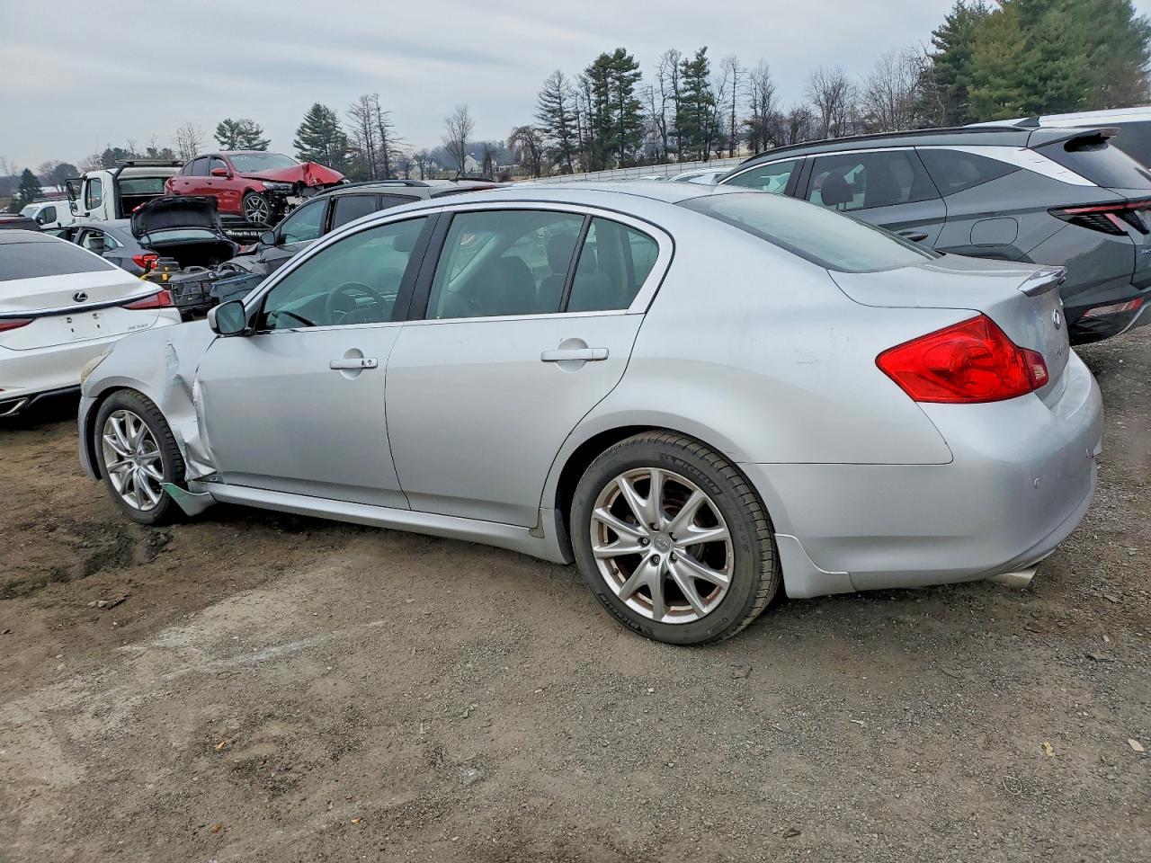 2010 INFINITI G37 photo 2
