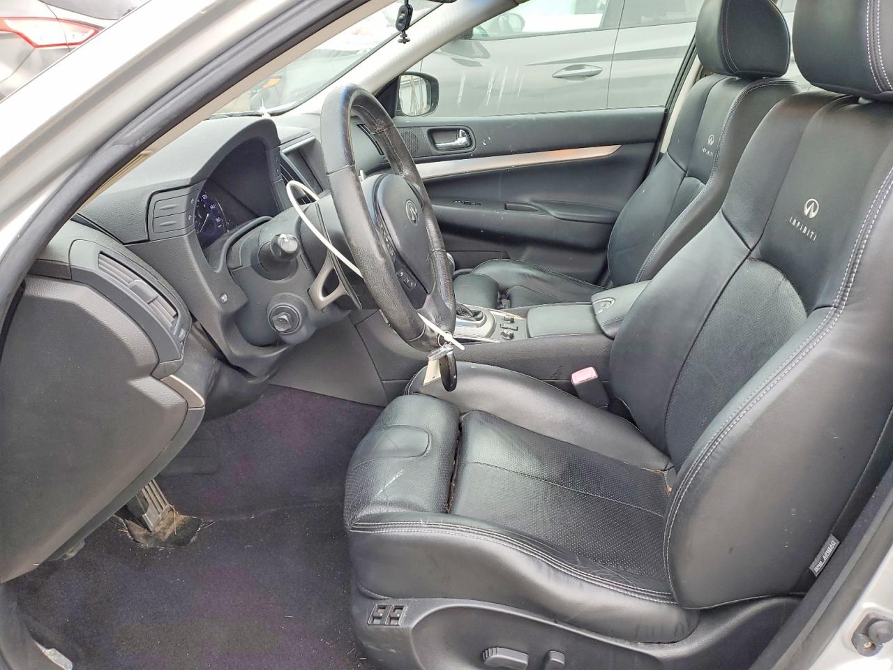 2010 INFINITI G37 photo 7