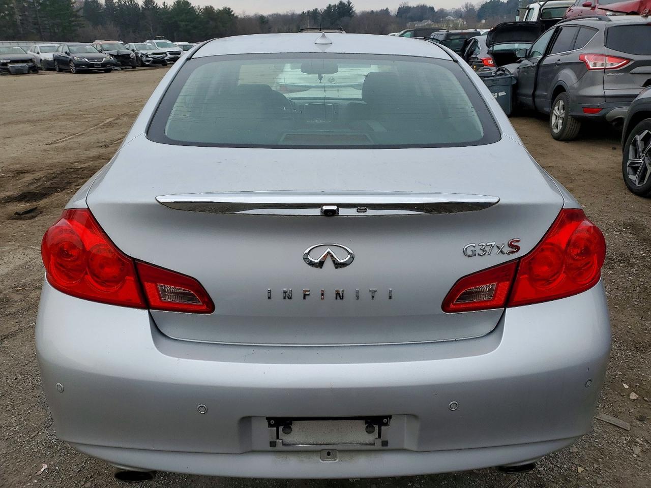2010 INFINITI G37 photo 6
