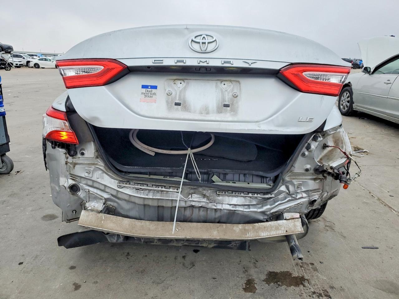 2018 TOYOTA CAMRY L photo 6