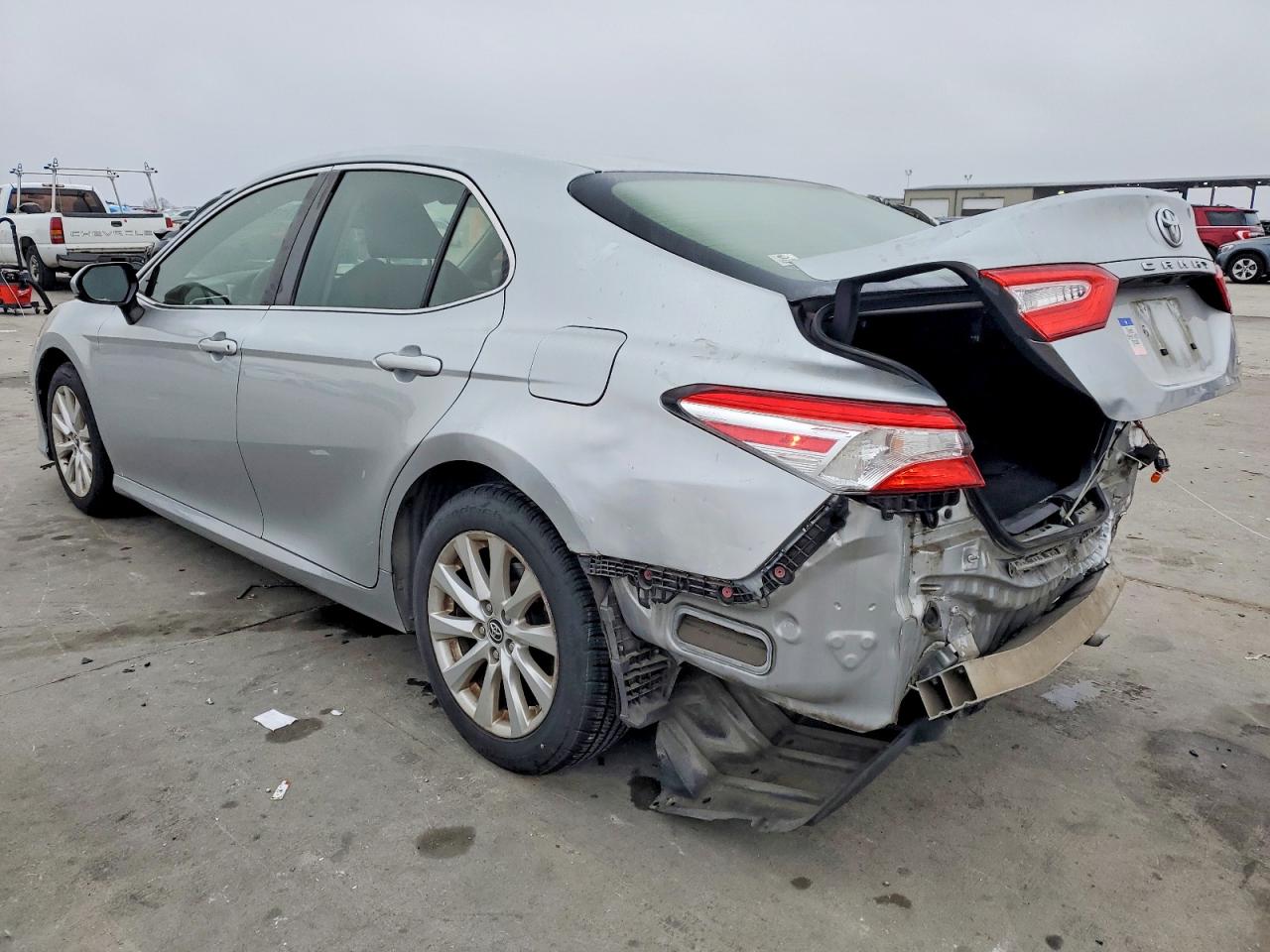 2018 TOYOTA CAMRY L photo 2