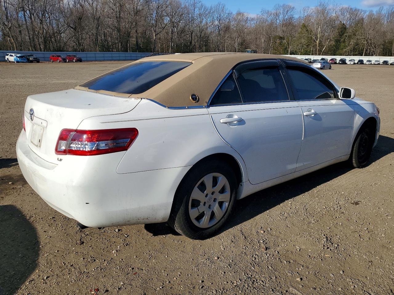 2010 TOYOTA CAMRY BASE photo 3