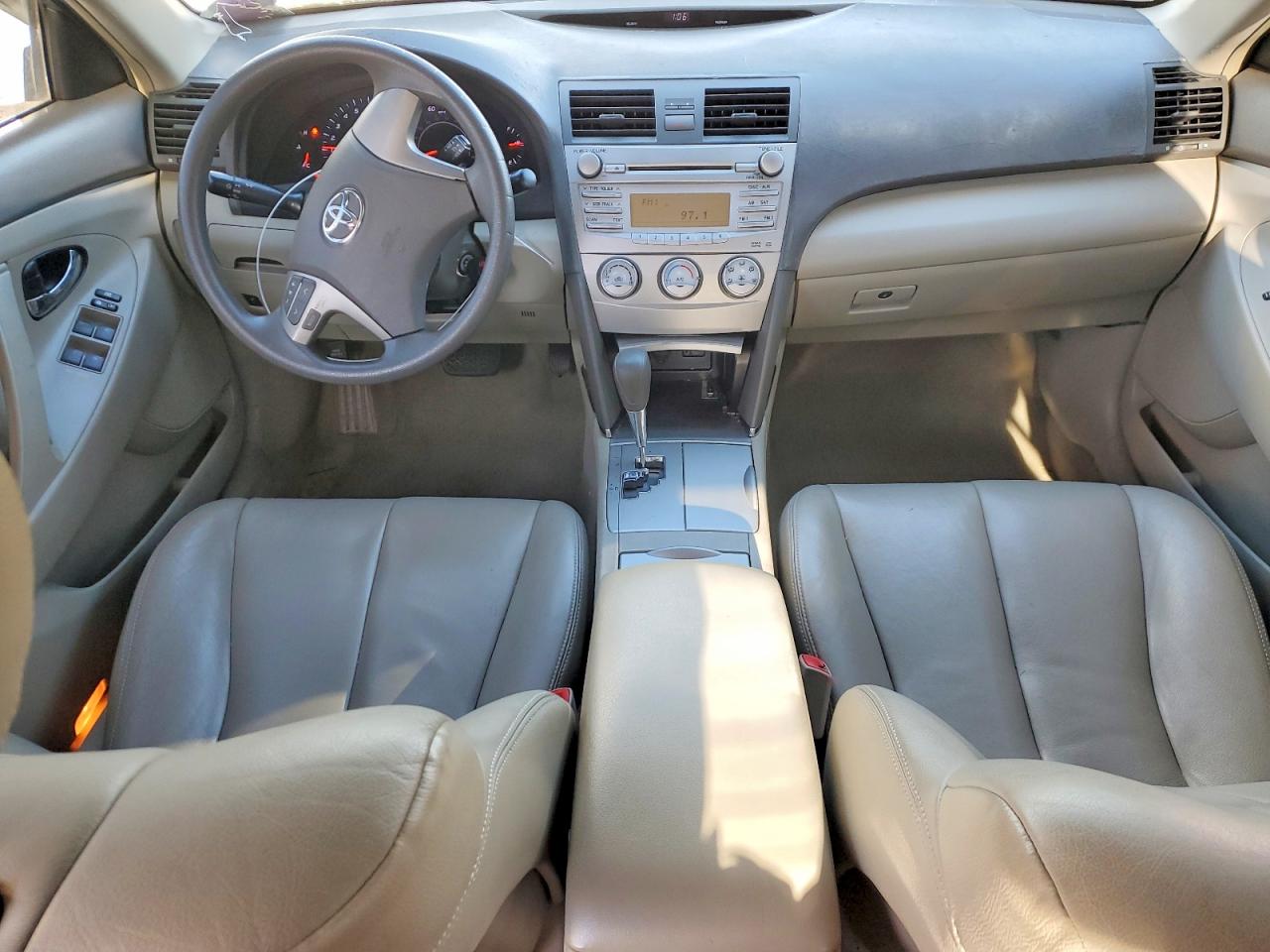 2010 TOYOTA CAMRY BASE photo 8
