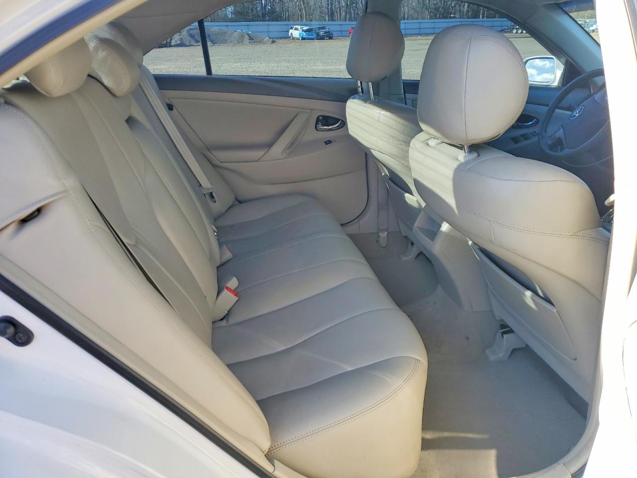 2010 TOYOTA CAMRY BASE photo 10