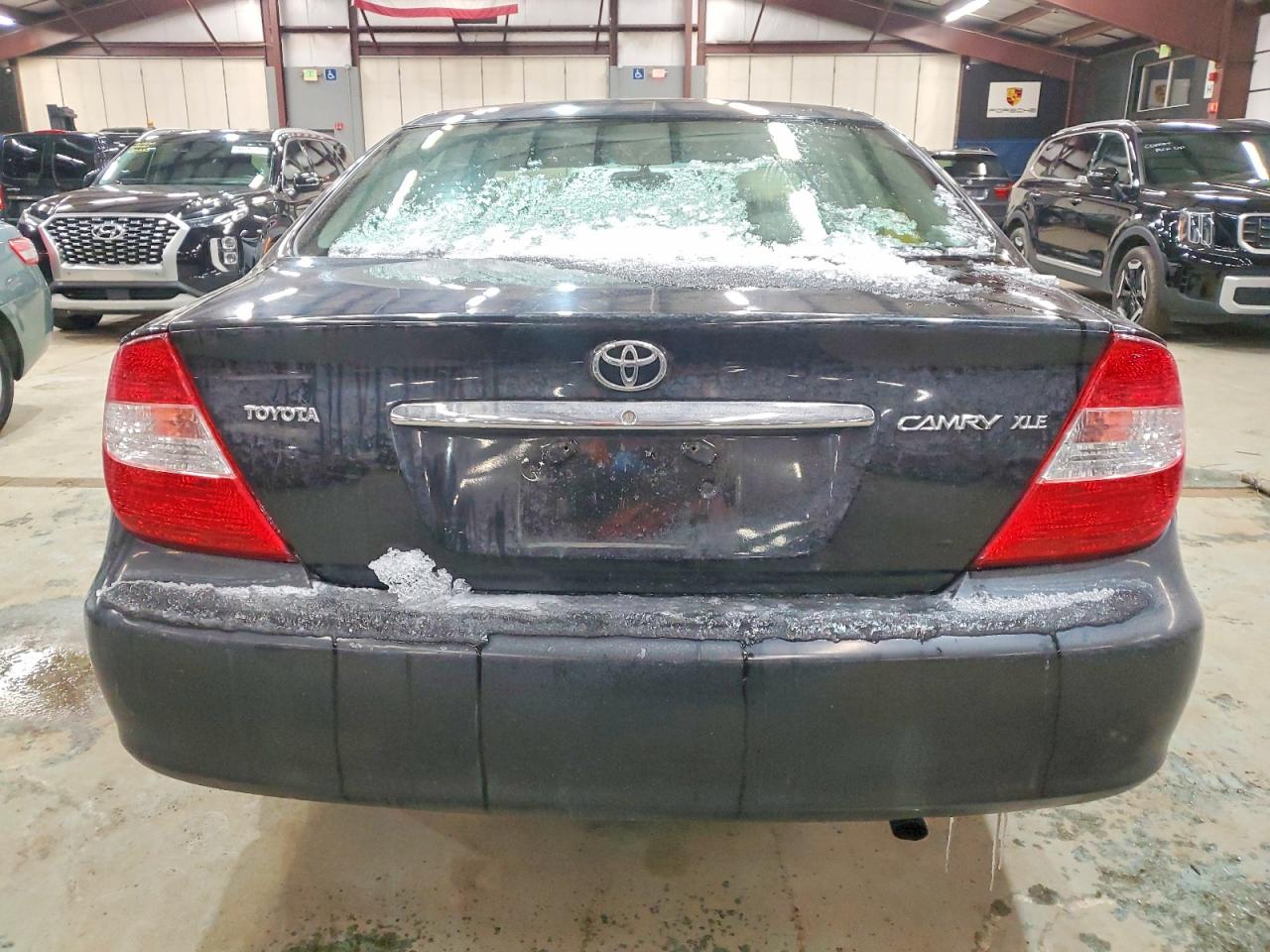 2004 TOYOTA CAMRY XLE photo 11