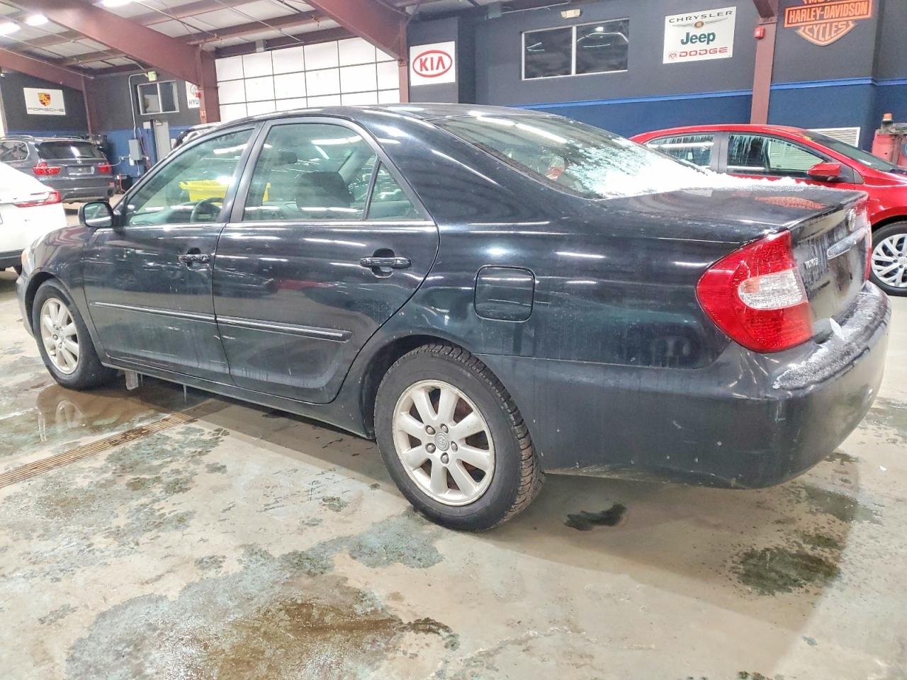 2004 TOYOTA CAMRY XLE photo 3