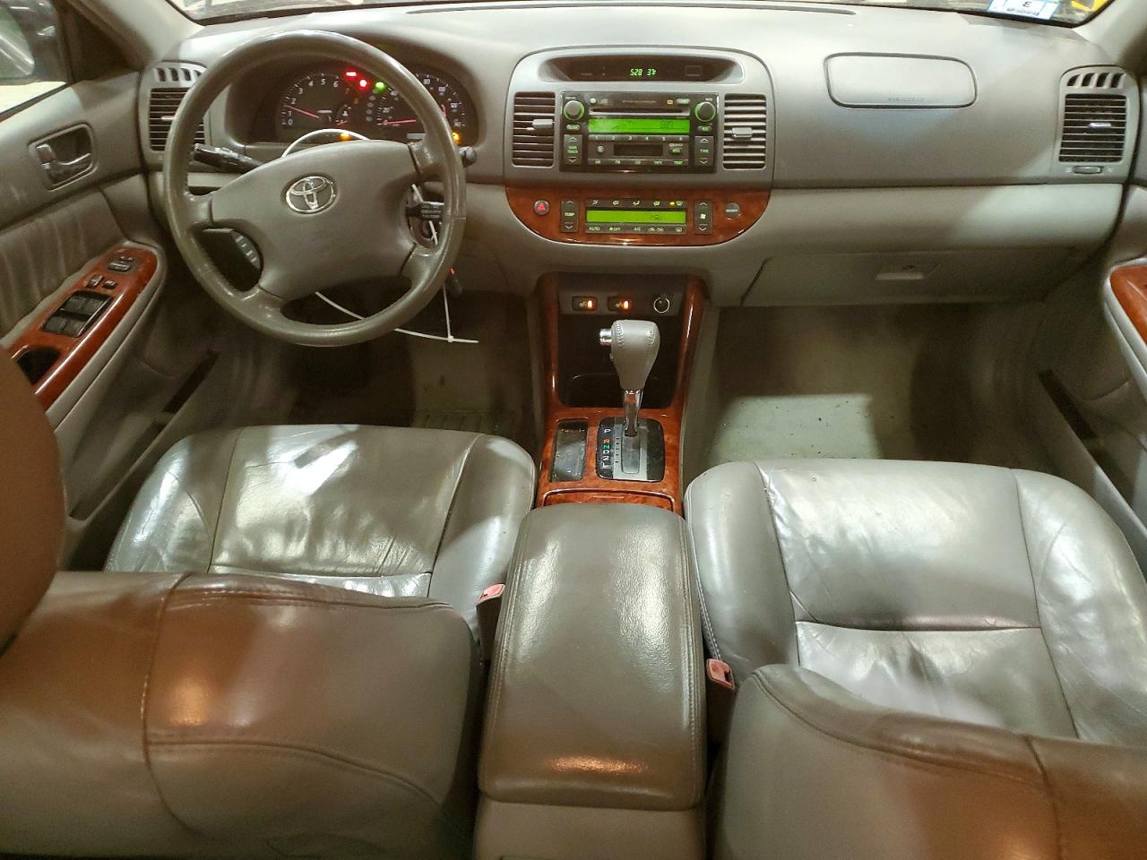2004 TOYOTA CAMRY XLE photo 15