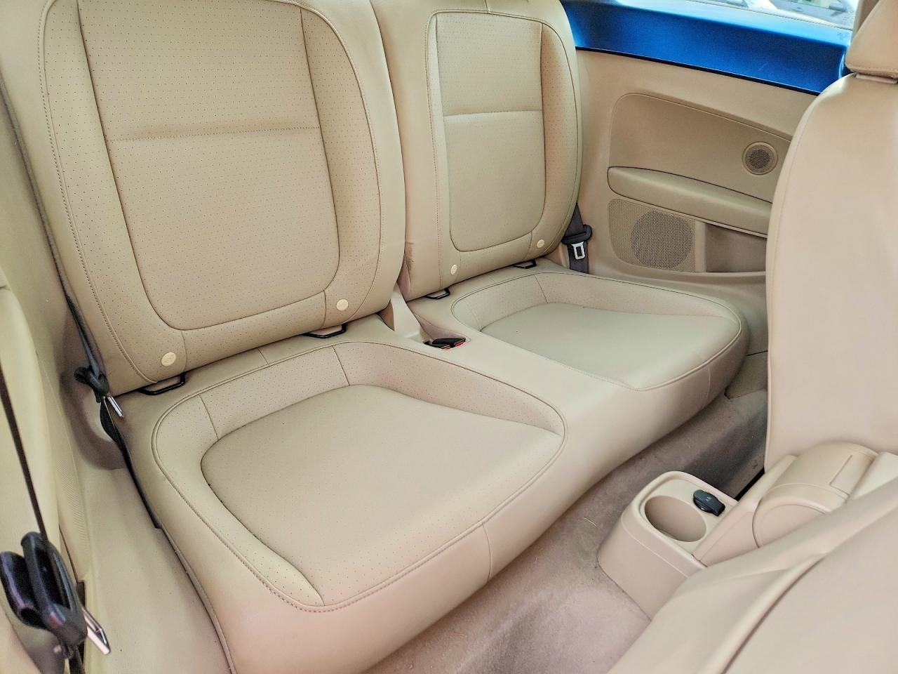 2016 VOLKSWAGEN BEETLE SE photo 10
