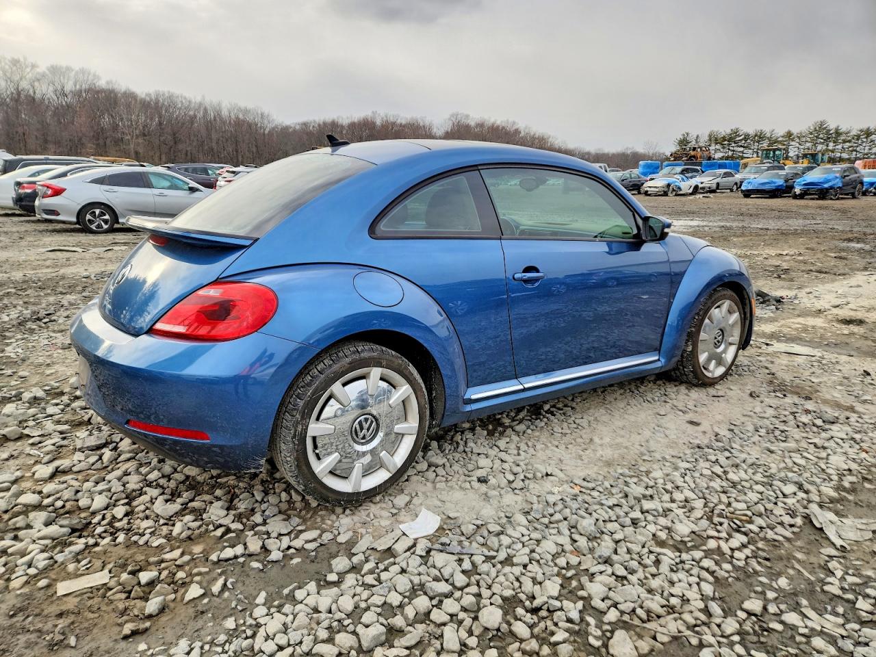 2016 VOLKSWAGEN BEETLE SE photo 3