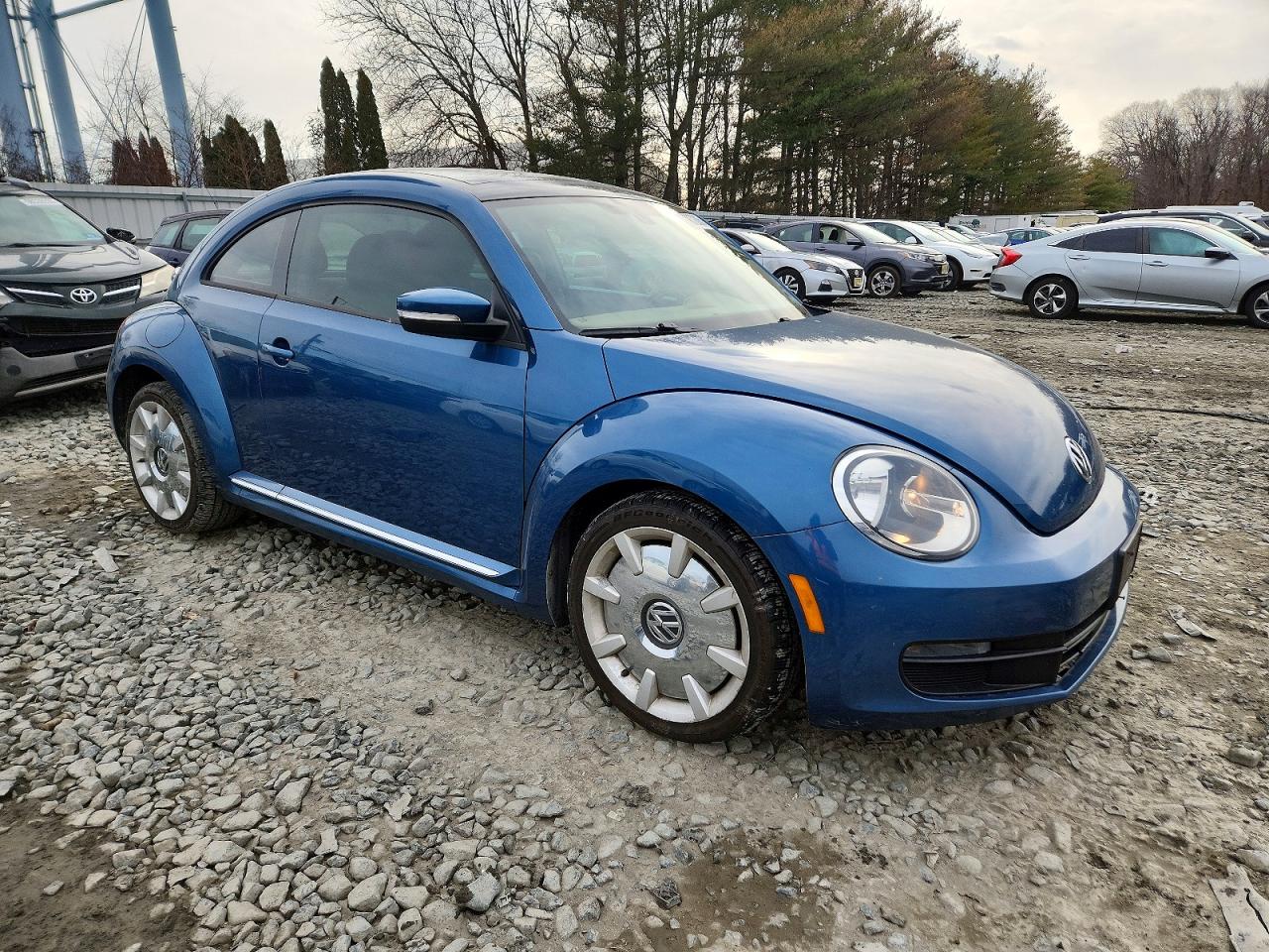 2016 VOLKSWAGEN BEETLE SE photo 4