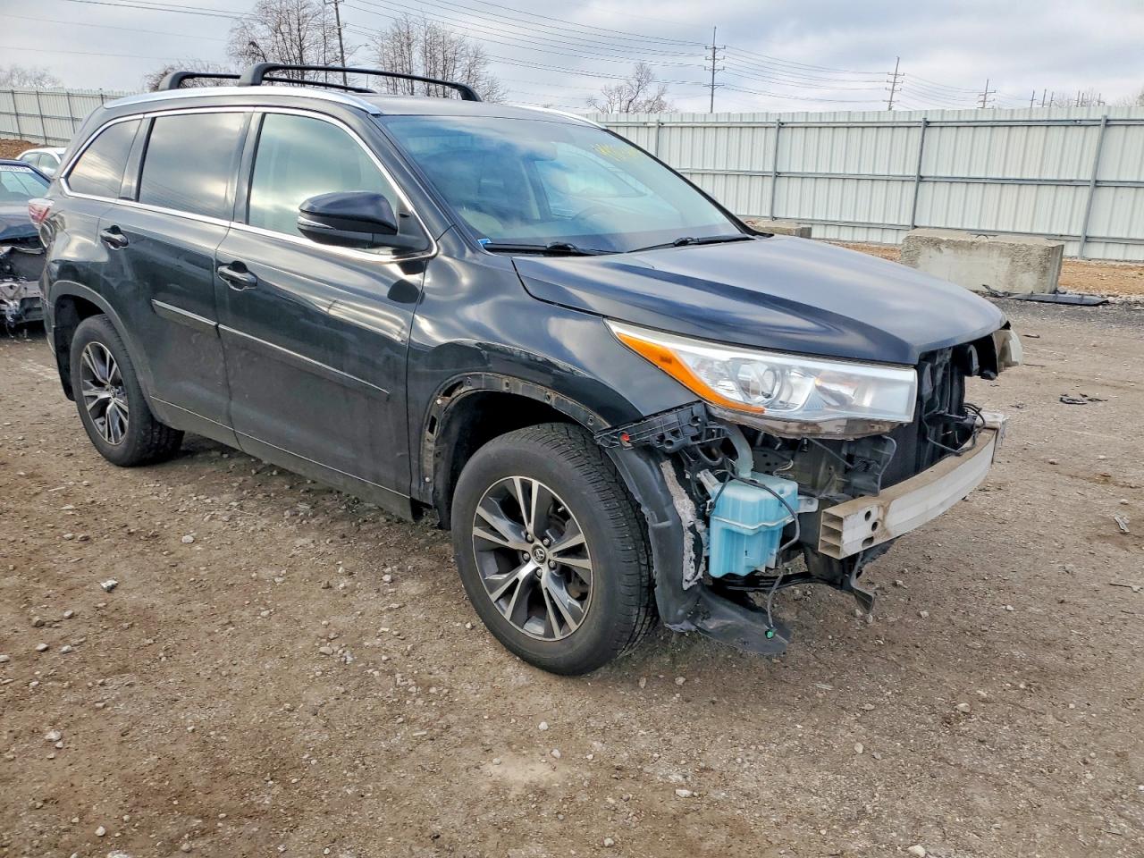 2016 TOYOTA HIGHLANDER XLE photo 4