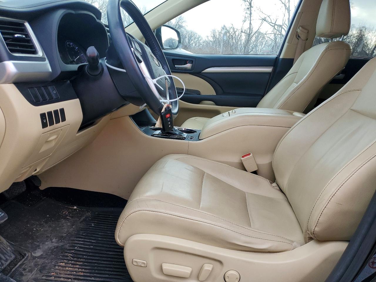 2016 TOYOTA HIGHLANDER XLE photo 7