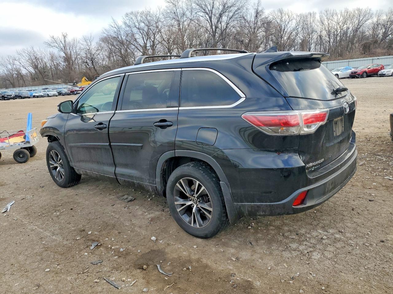 2016 TOYOTA HIGHLANDER XLE photo 2