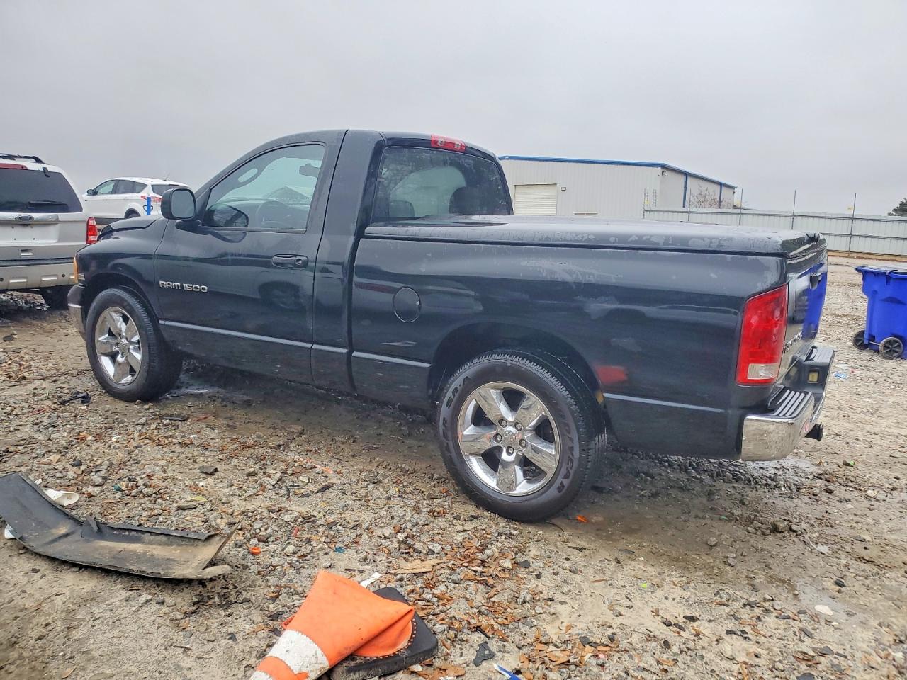 2004 DODGE RAM 1500 ST photo 3