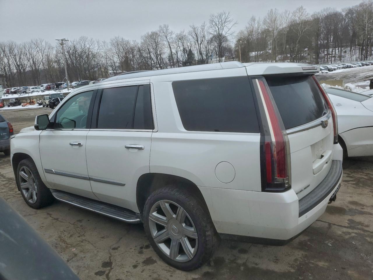 2016 CADILLAC ESCALADE LUXURY photo 2
