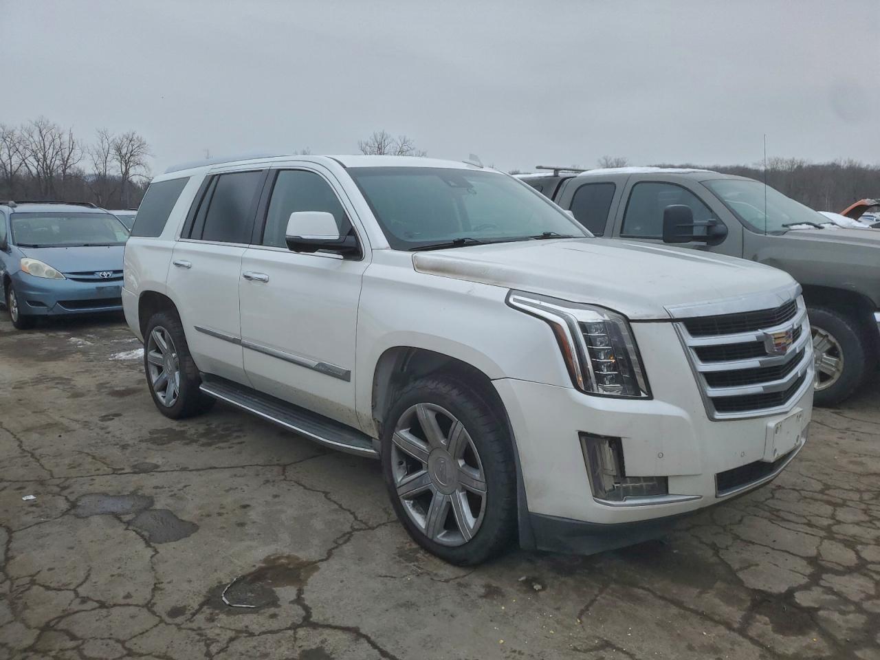 2016 CADILLAC ESCALADE LUXURY photo 4