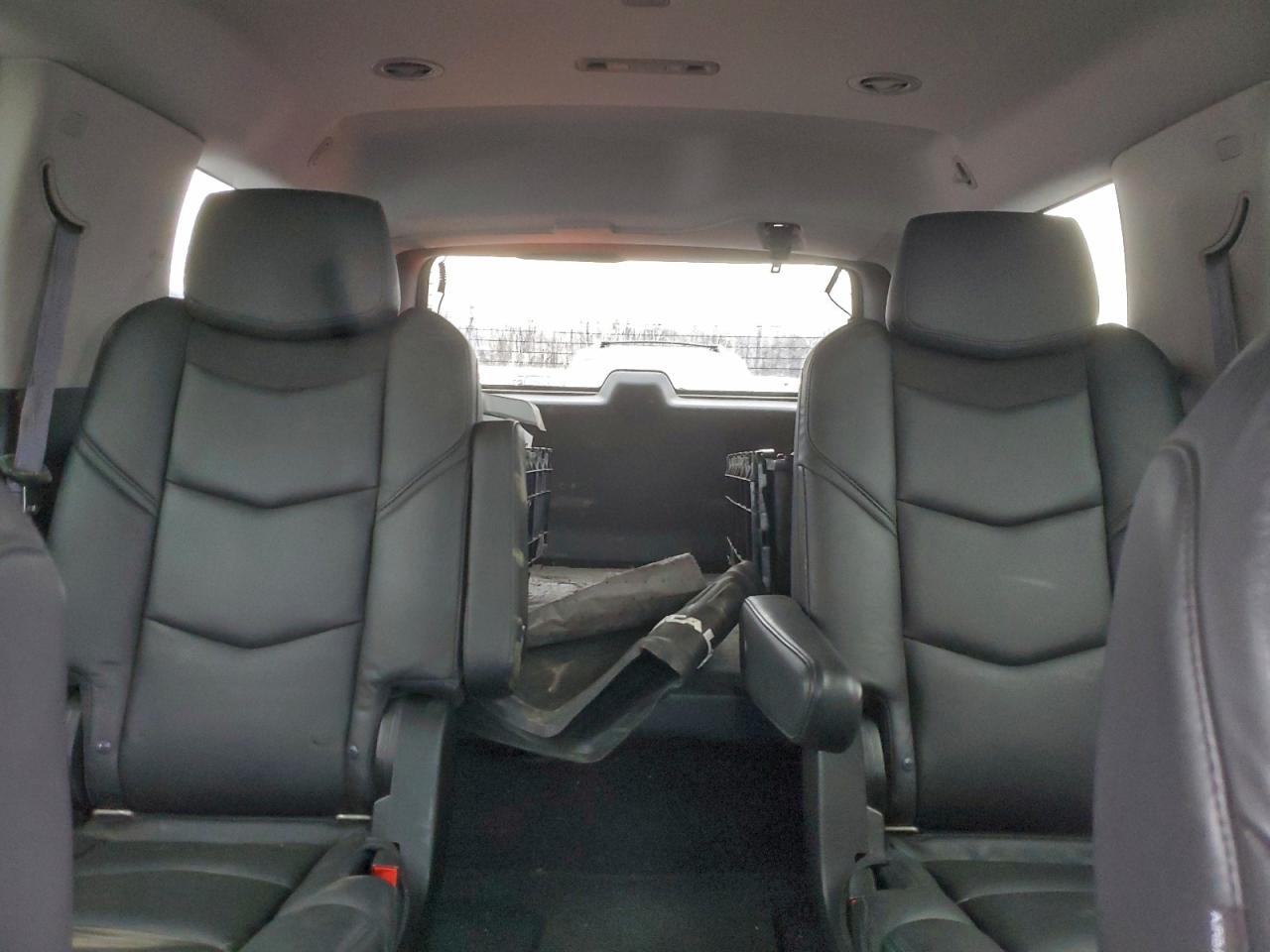 2016 CADILLAC ESCALADE LUXURY photo 10
