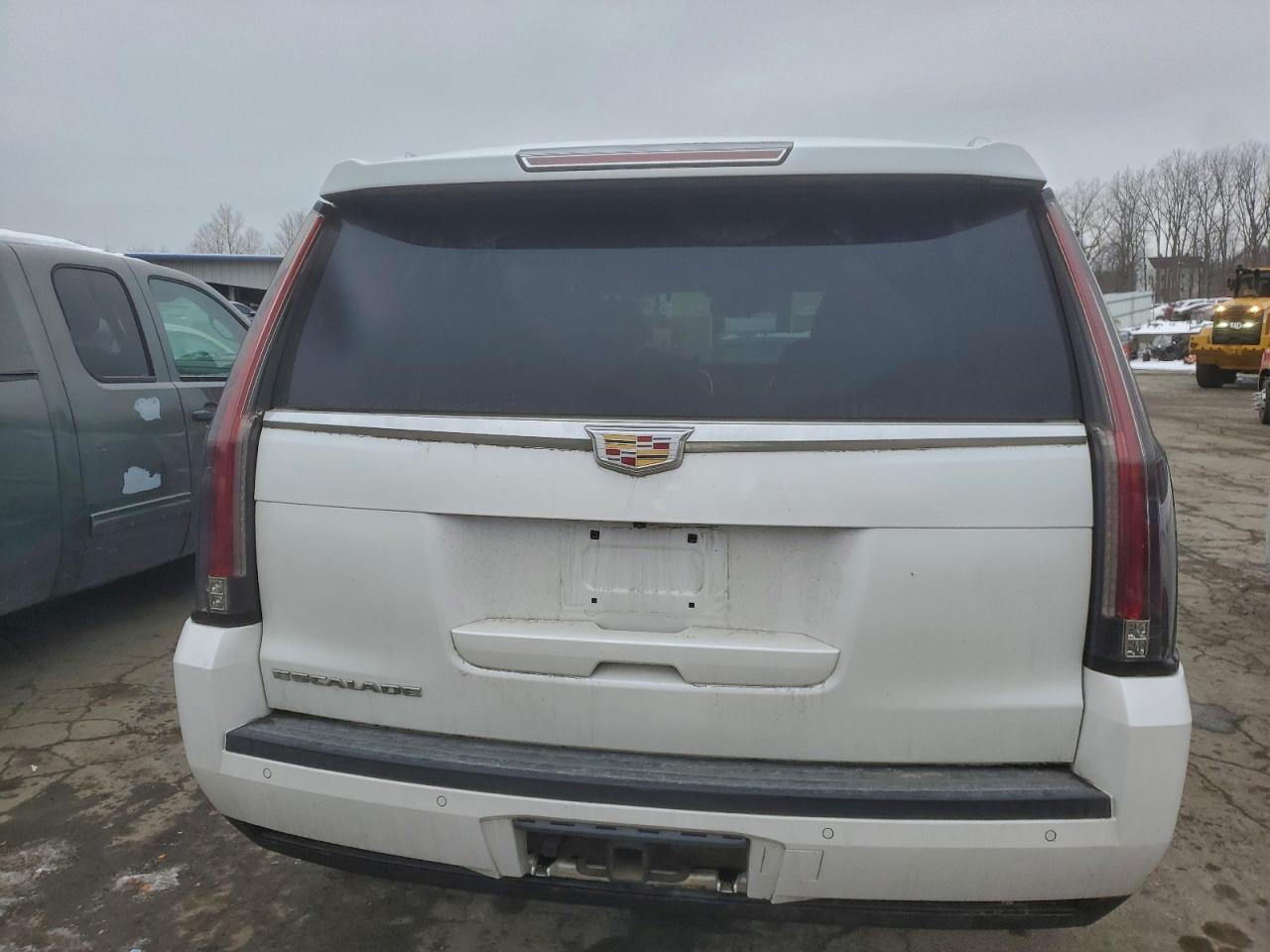 2016 CADILLAC ESCALADE LUXURY photo 6