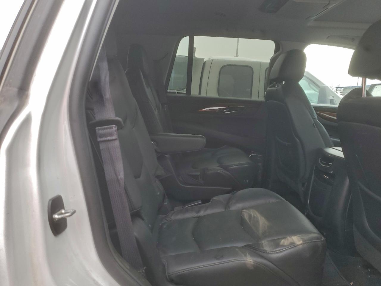 2016 CADILLAC ESCALADE LUXURY photo 11