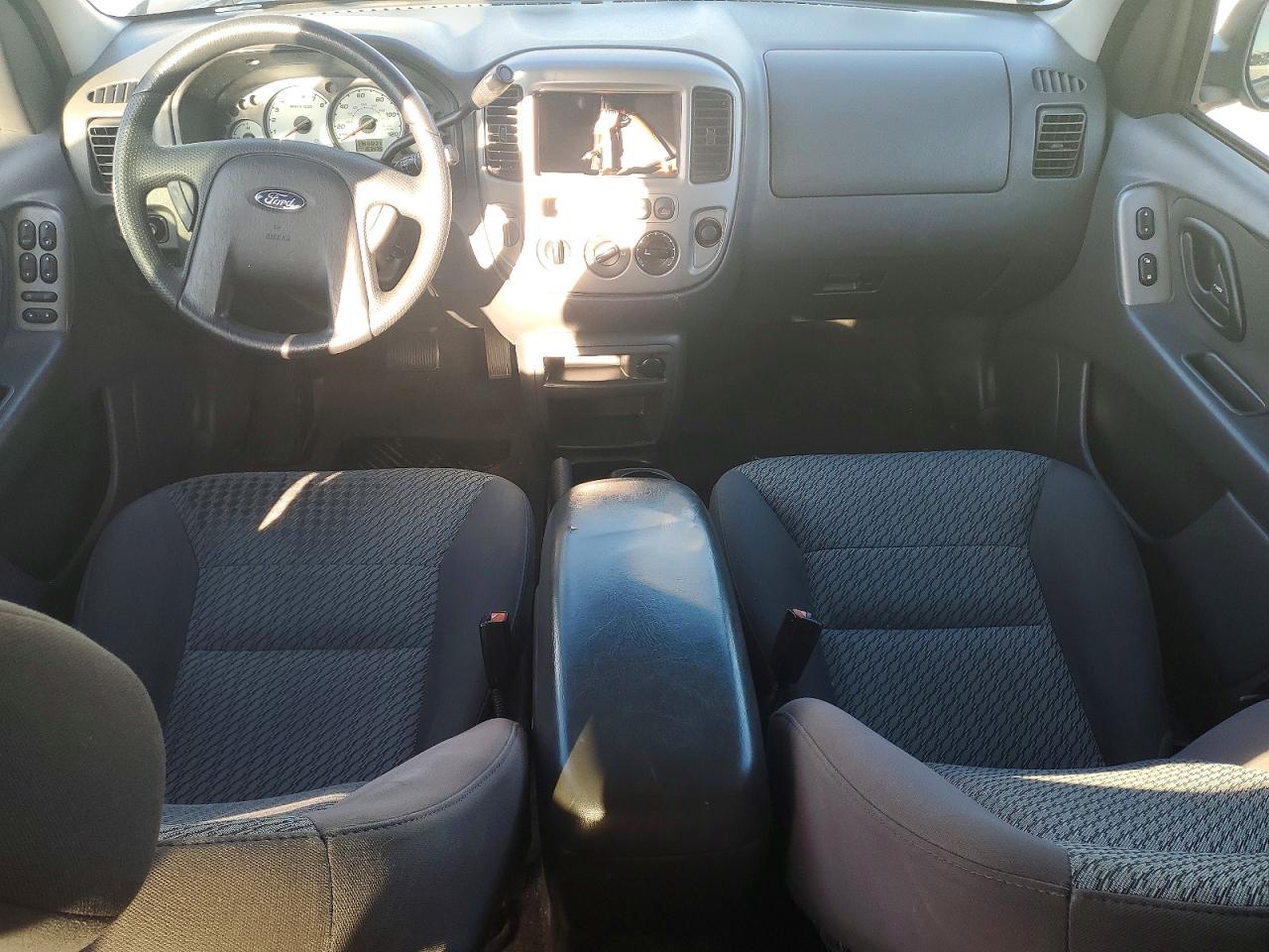 2004 FORD ESCAPE XLT photo 8