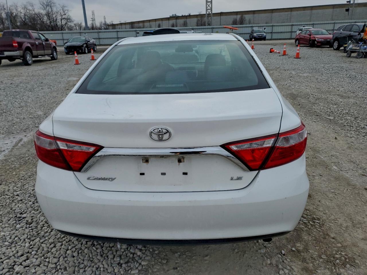 2015 TOYOTA CAMRY LE photo 6