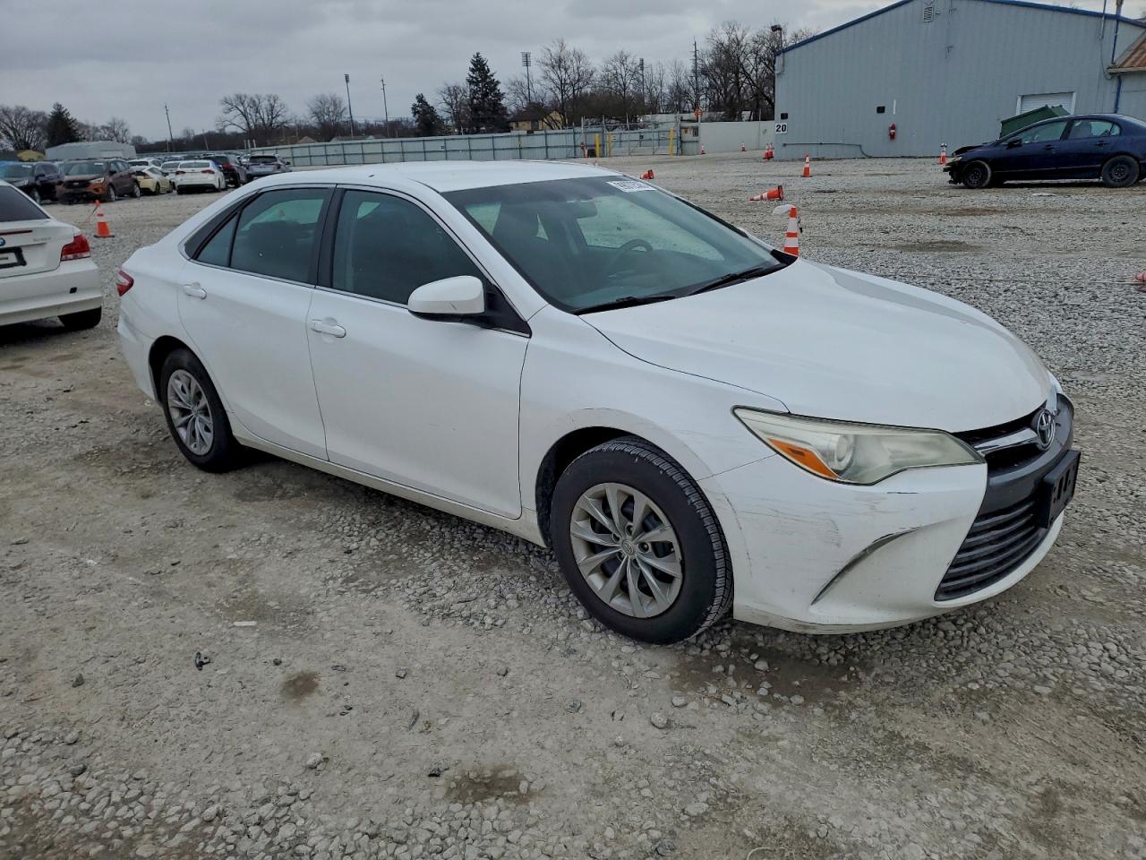 2015 TOYOTA CAMRY LE photo 4