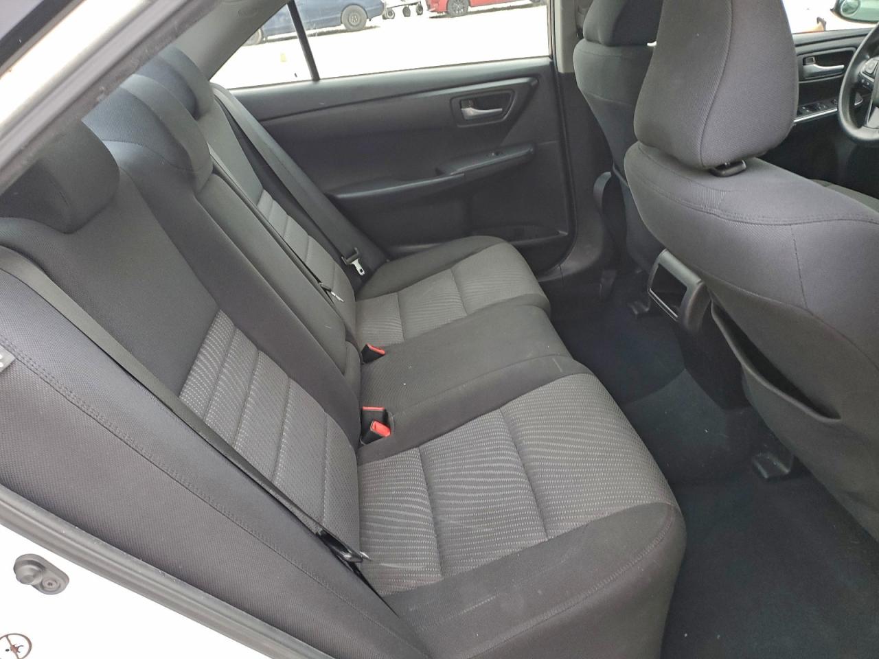 2015 TOYOTA CAMRY LE photo 10