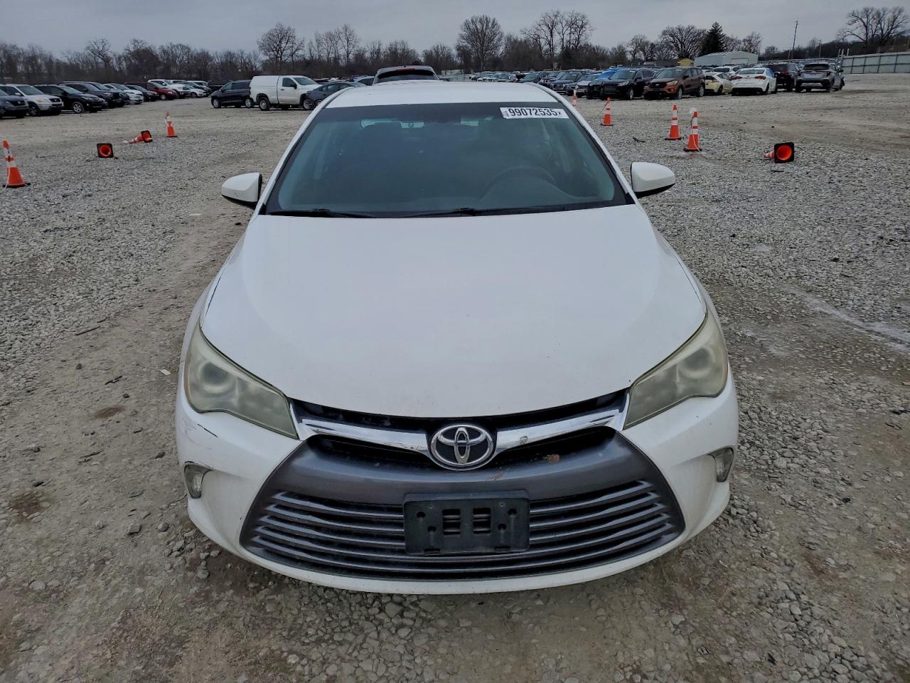 2015 TOYOTA CAMRY LE photo 5