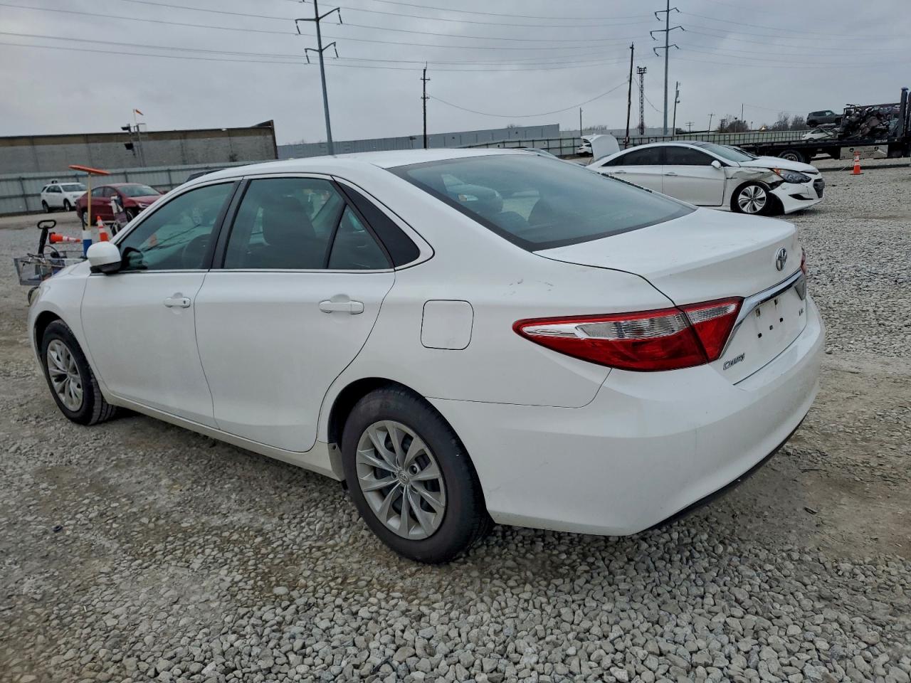 2015 TOYOTA CAMRY LE photo 2