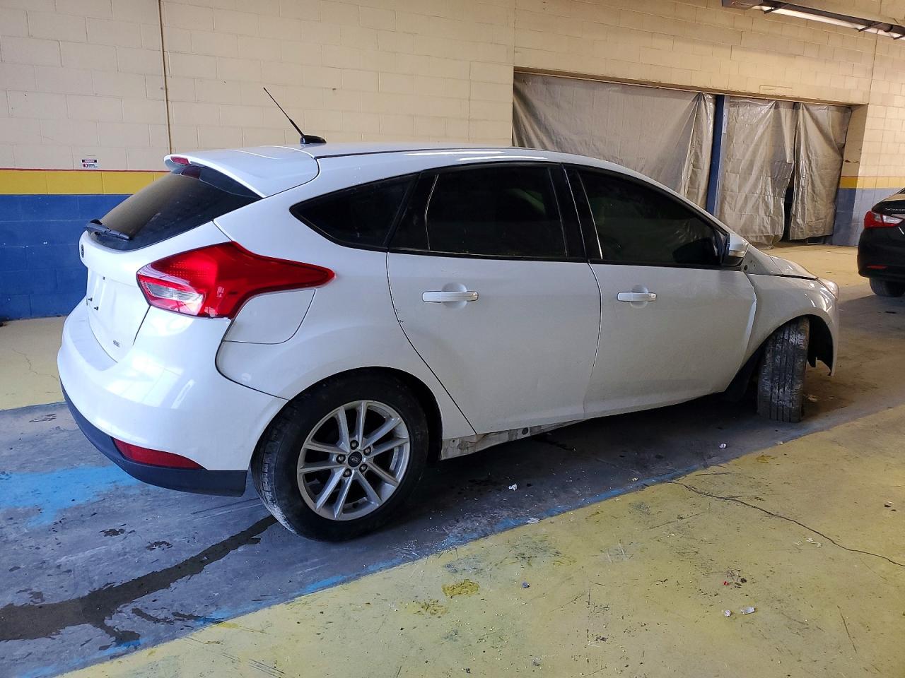 2018 FORD FOCUS SE photo 3